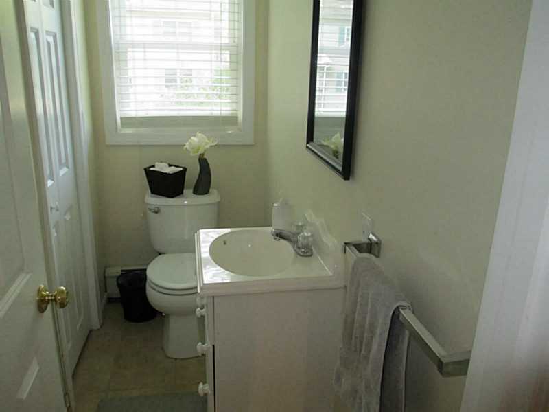 141 New River Road, Unit 141 Lincoln, RI 02838 - Photo 9 of 23 Bathroom.
