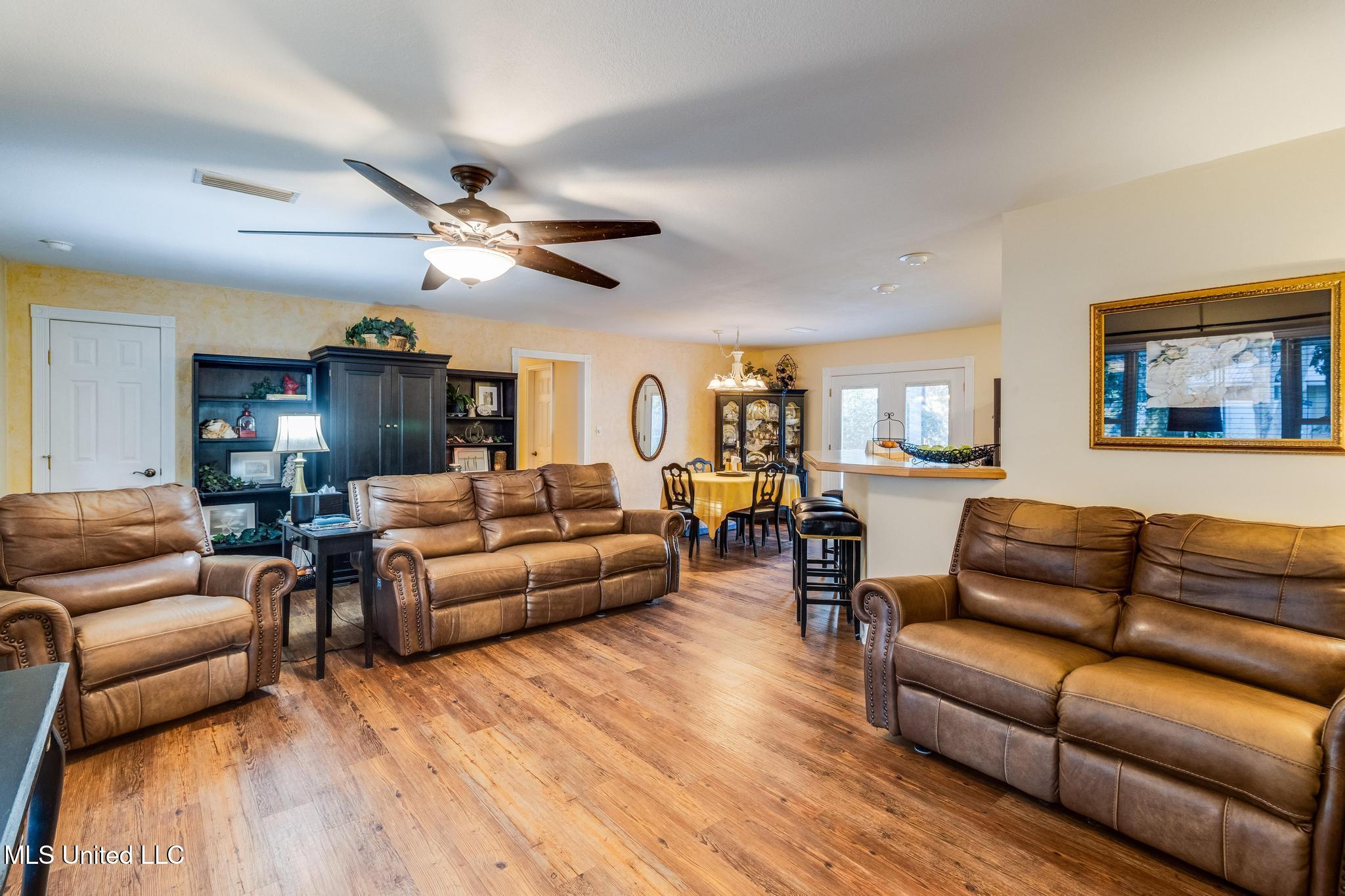 320 Carter Road Biloxi, MS 39531 - Photo 4 of 28 IMG_7158-Edit