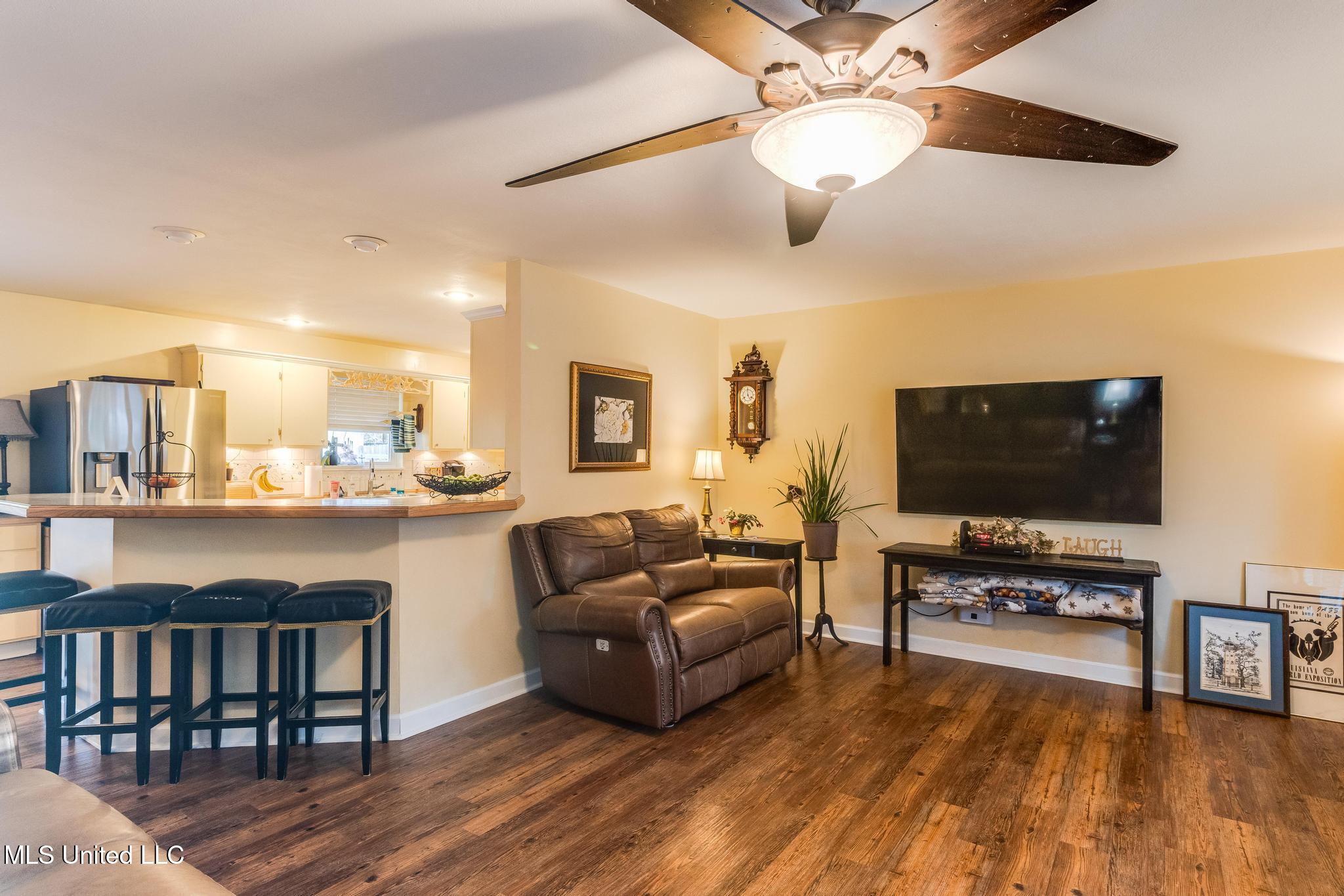 320 Carter Road Biloxi, MS 39531 - Photo 5 of 28 IMG_7149-Edit