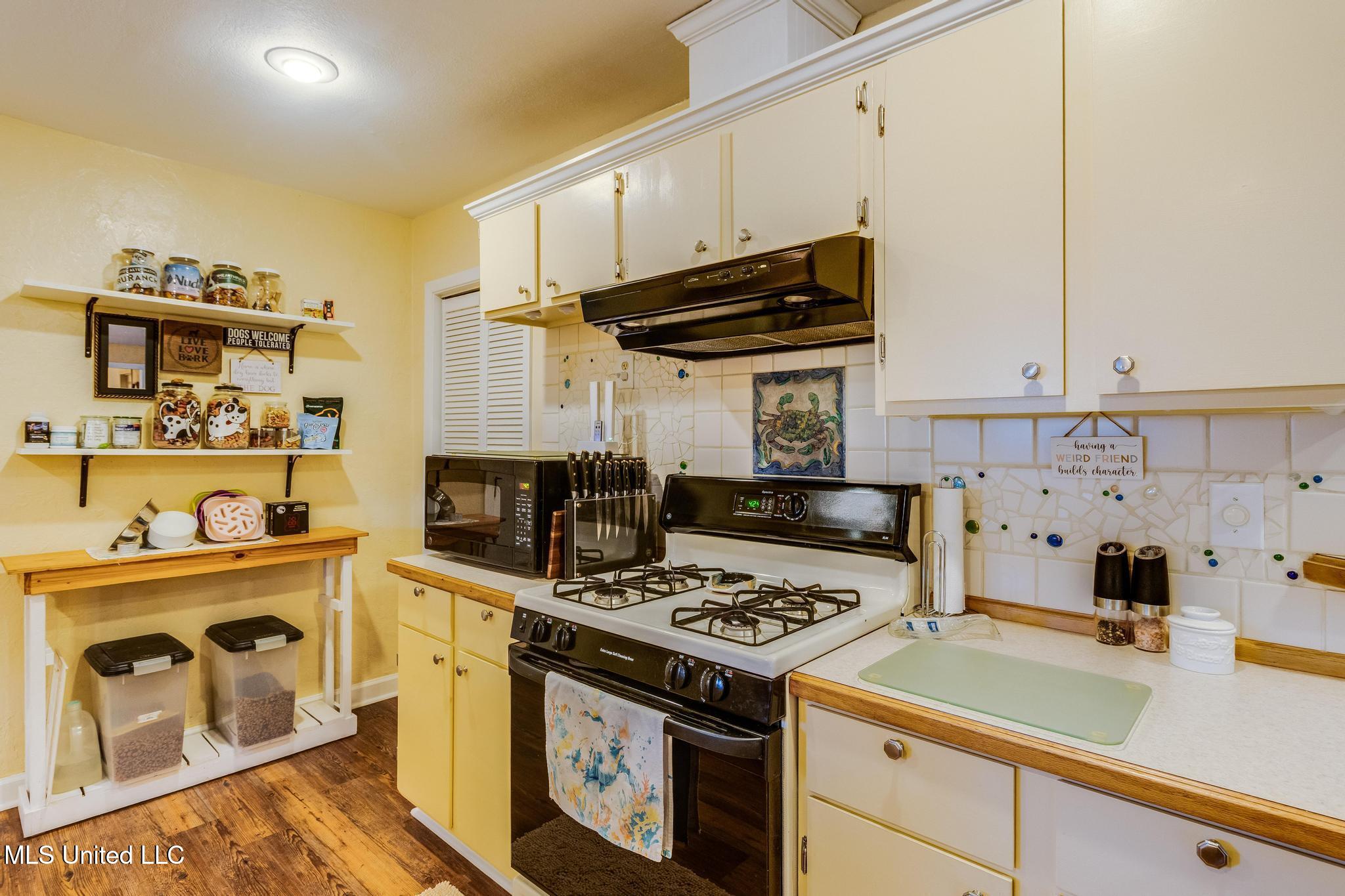 320 Carter Road Biloxi, MS 39531 - Photo 8 of 28 IMG_7173-Edit