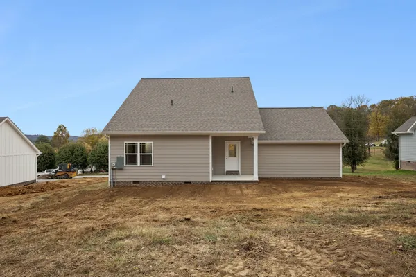 a view of a house with backyard