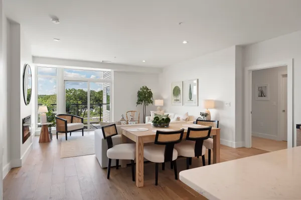 $945,000 | 267 Highway 1, Unit 308, Falmouth, ME 04105