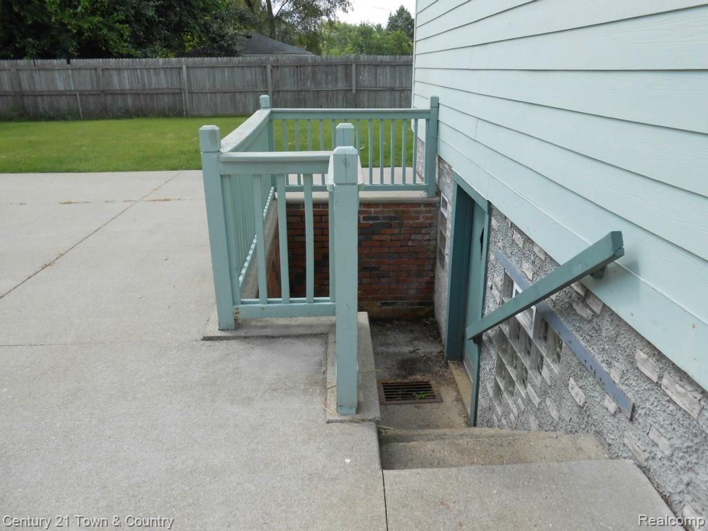 2443 Gerald Avenue Rochester, MI 48307 - Photo 43 of 56 Back 3.jpg