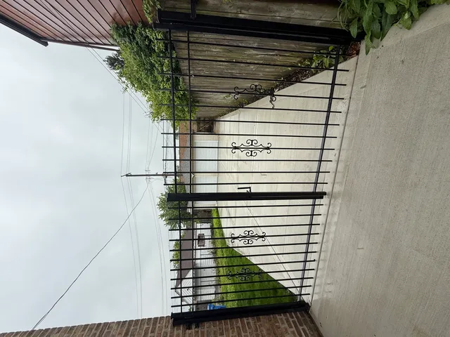 a view of entryway with a front door