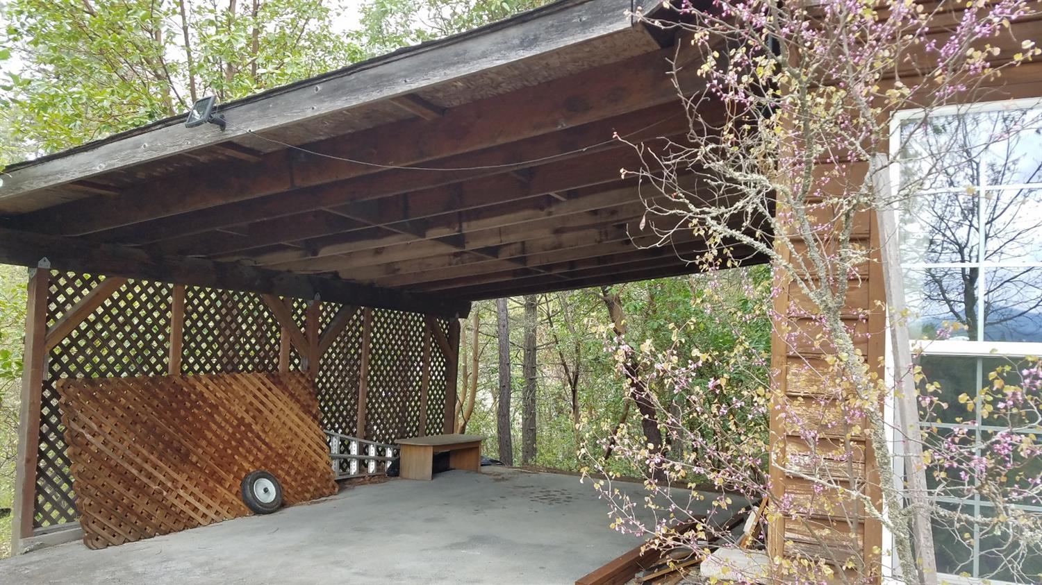 143 Stephen Way Williams, OR 97544 - Photo 25 of 34 Carport