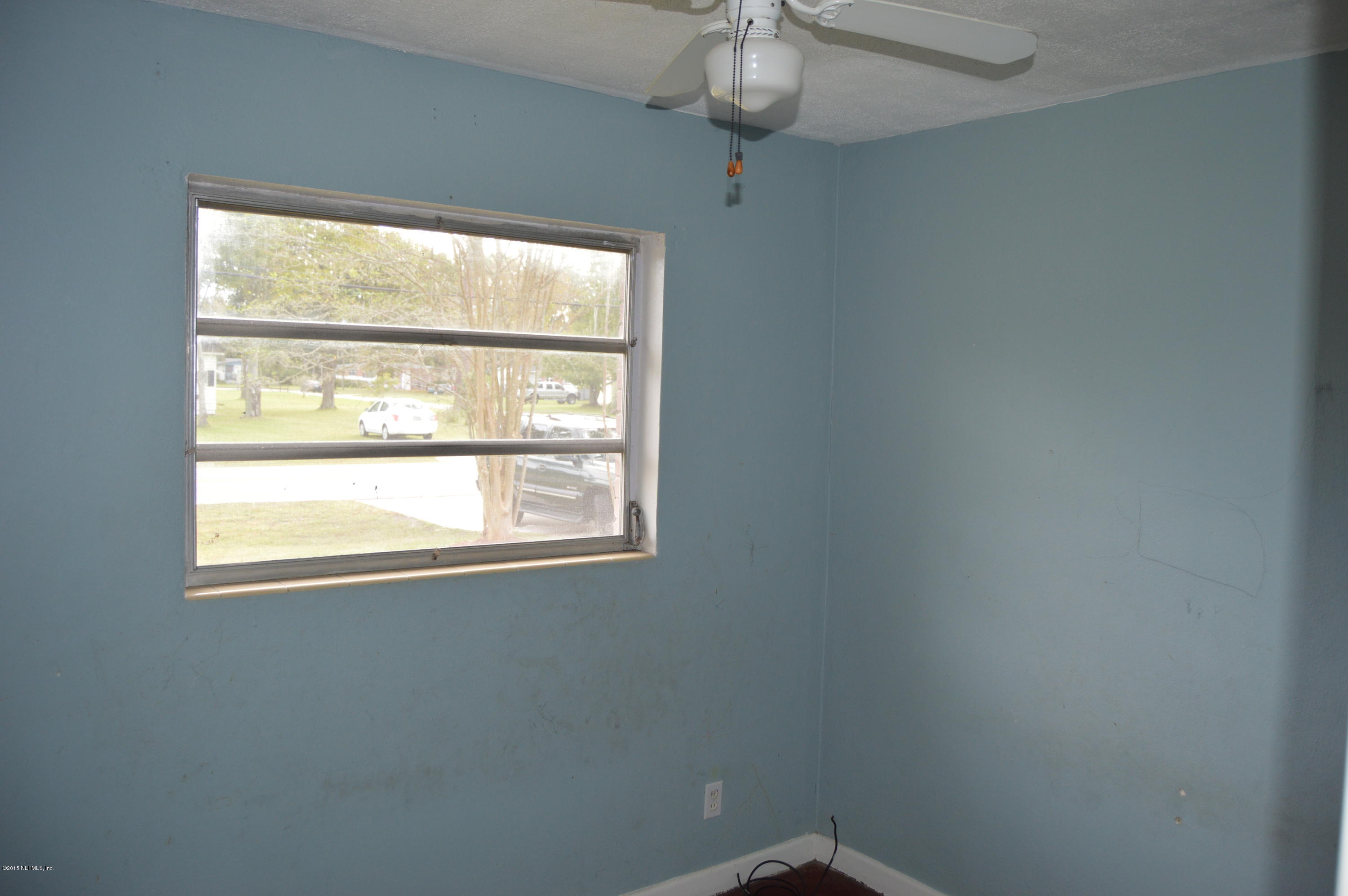 2236 Dean Road Jacksonville, FL 32216 - Photo 9 of 21 an empty room with a window