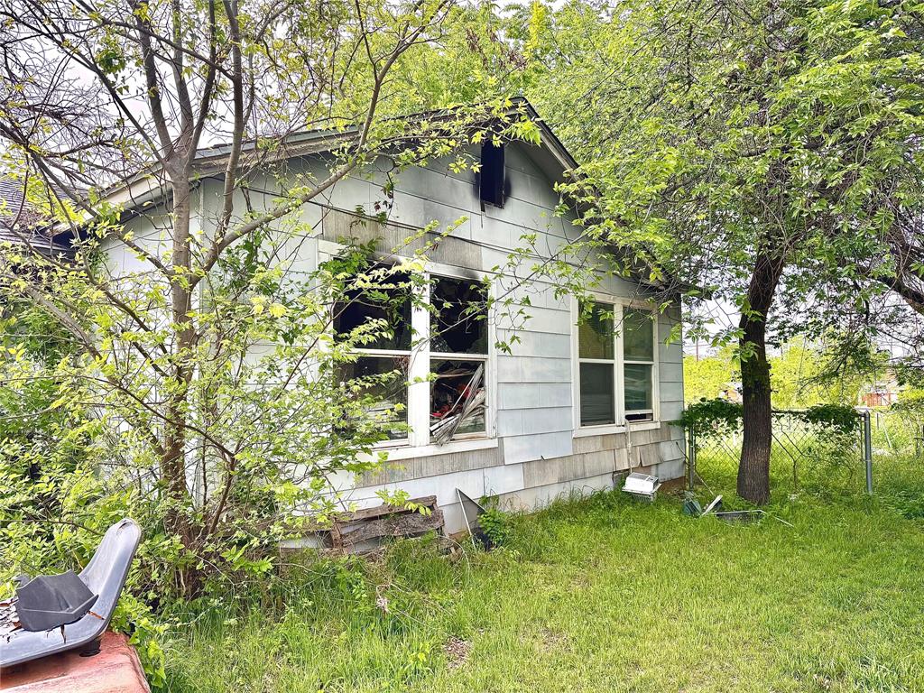 1101 Privado Street Graham, TX 76450 - Photo 3 of 5