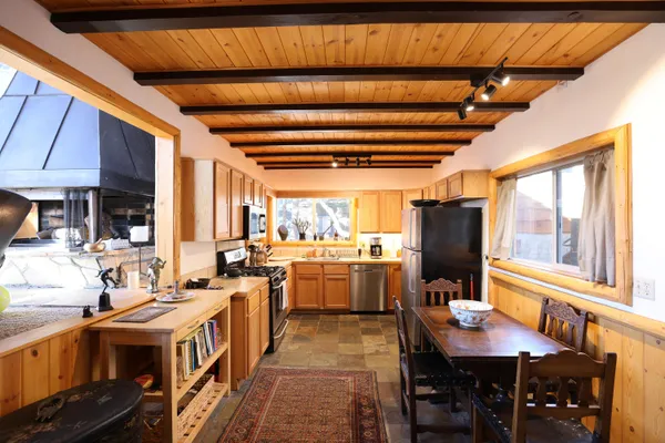 $2,850 | 43615 Wolf Road, Big Bear Lake, CA 92315