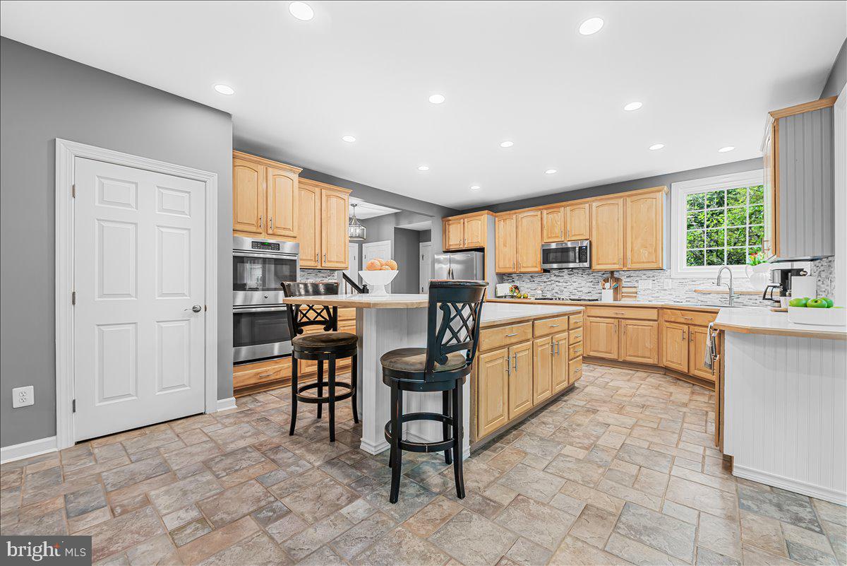 9653 Watkins Road Gaithersburg, MD 20882 - Photo 24 of 70 Door into large pantry