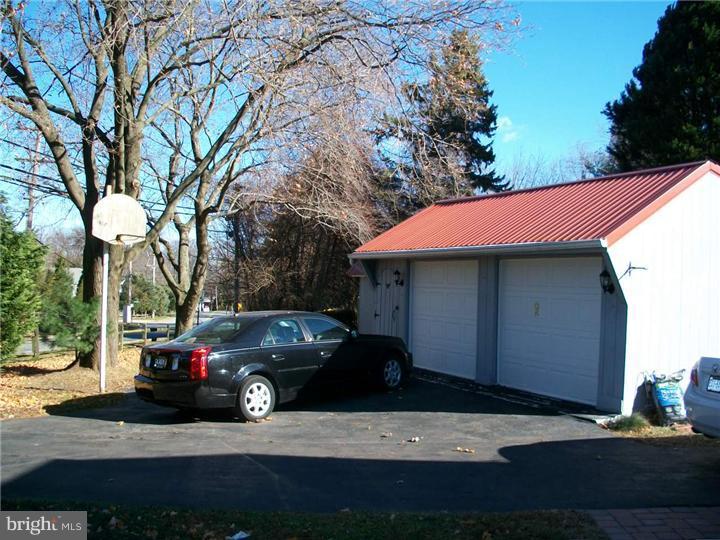 2800 Lenni Road Aston, PA 19014 - Photo 2 of 12 Garage