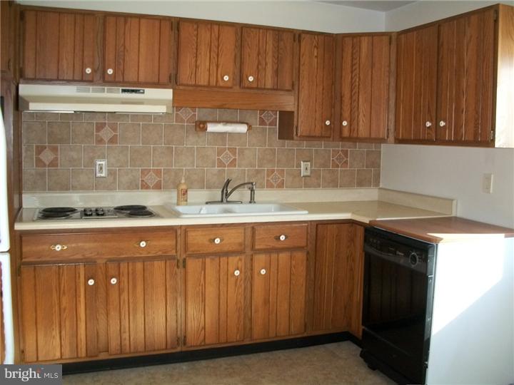 2800 Lenni Road Aston, PA 19014 - Photo 5 of 12 Kitchen