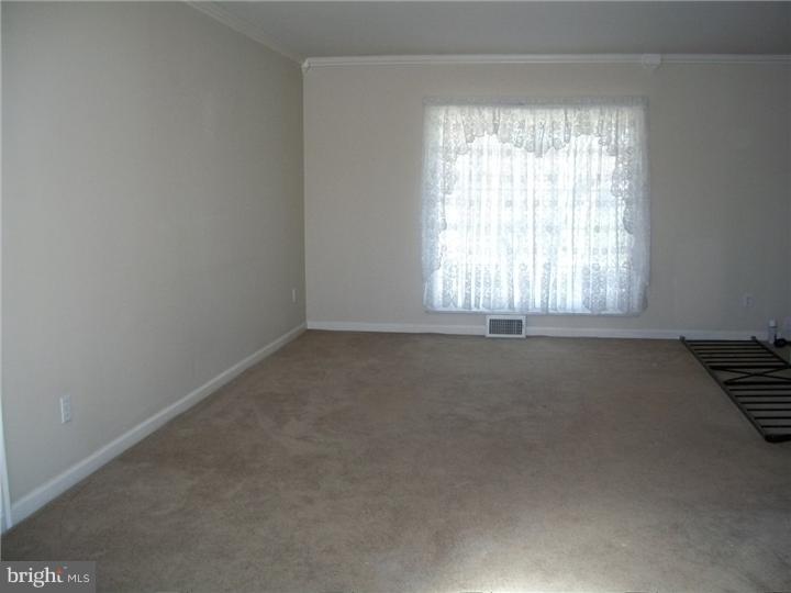 2800 Lenni Road Aston, PA 19014 - Photo 8 of 12 Living Room