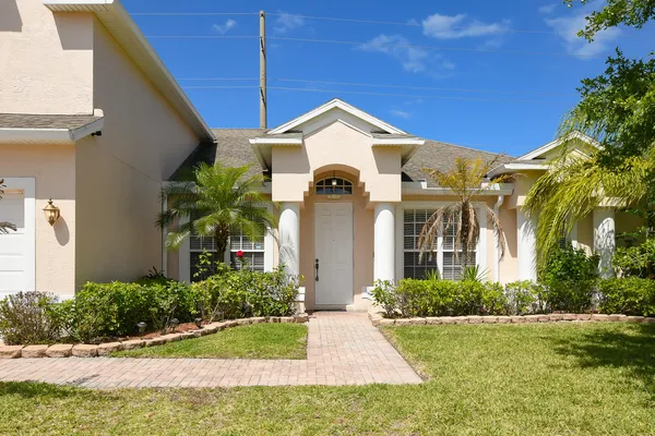 $2,975 | 1273 Scarlet Oak Circle, Vero Beach, FL 32966