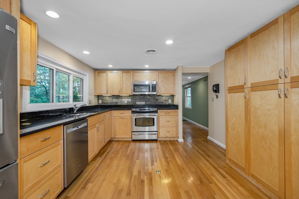 14 Holton Road Lexington, MA 02421 - Photo 5 of 38