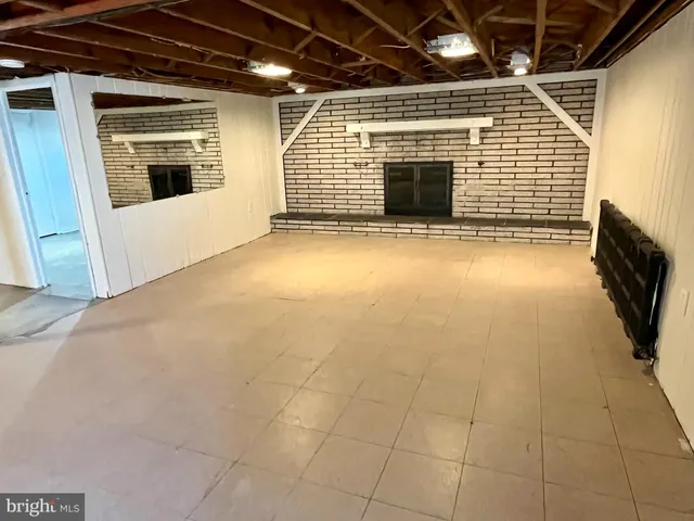 a view of a livingroom with an empty space