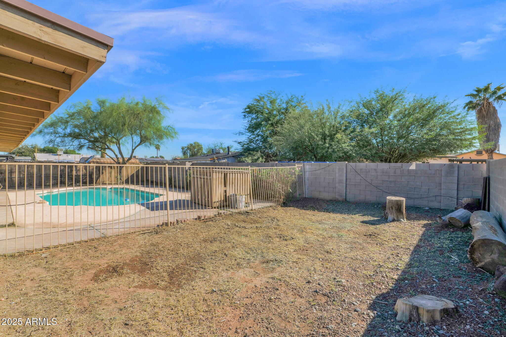7221 Virginia Avenue Phoenix, AZ 85035 - Photo 32 of 33 a backyard of a house with table and chairs
