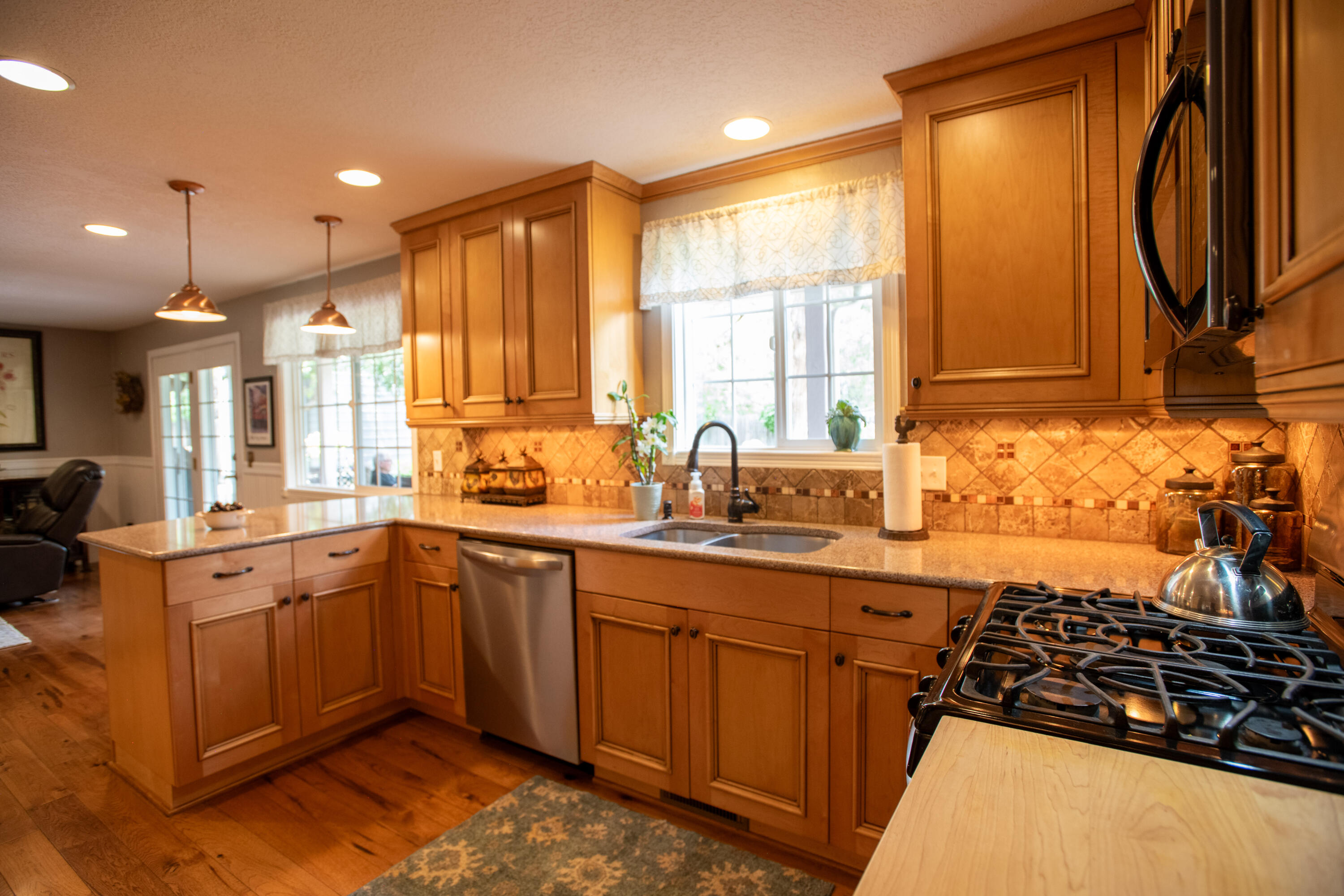61182 Benham Road Bend, OR 97702 - Photo 9 of 25 Kitchen