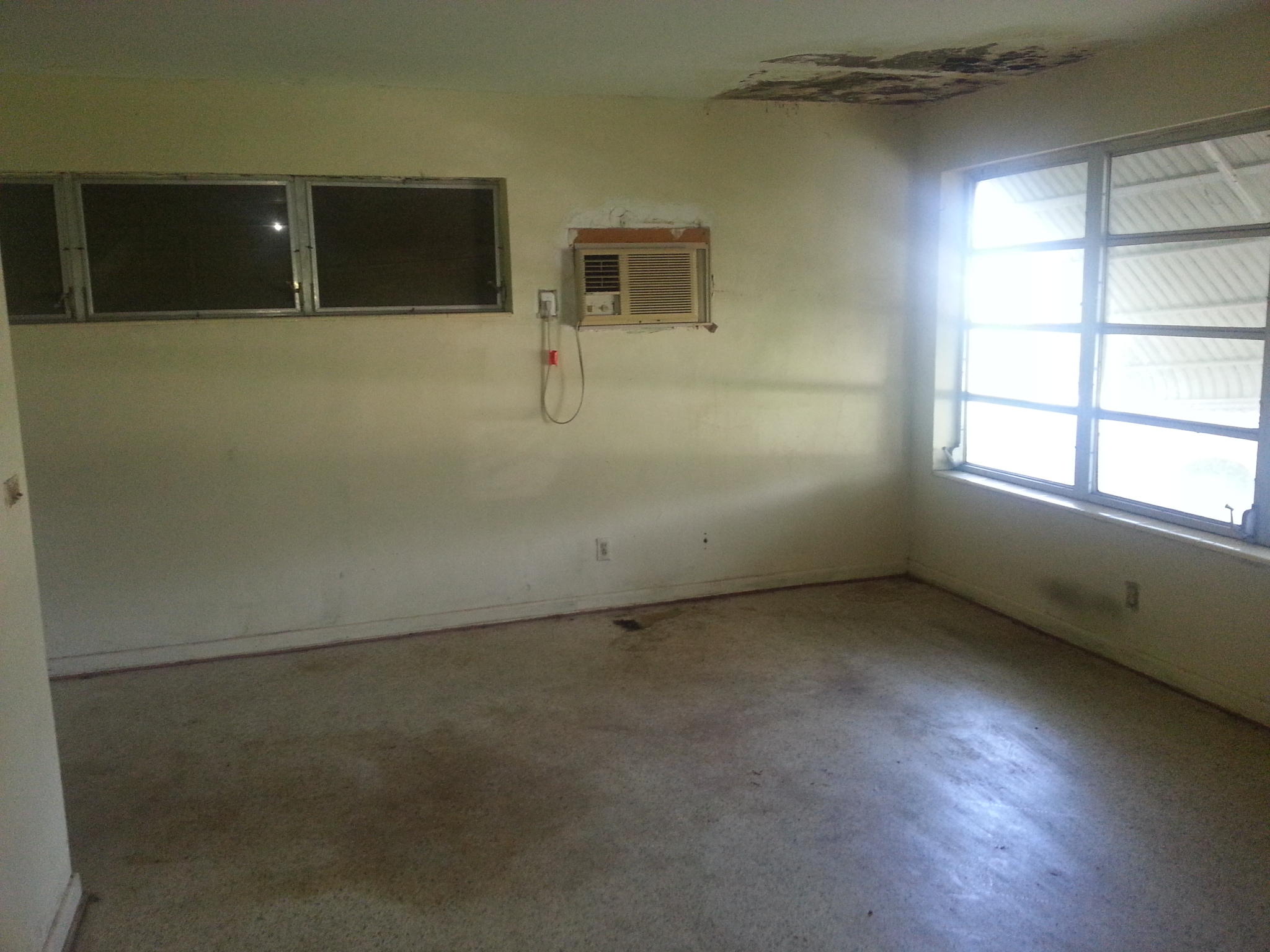 313 Winged Foot Road Palm Springs, FL 33461 - Photo 2 of 9 20130703_102434