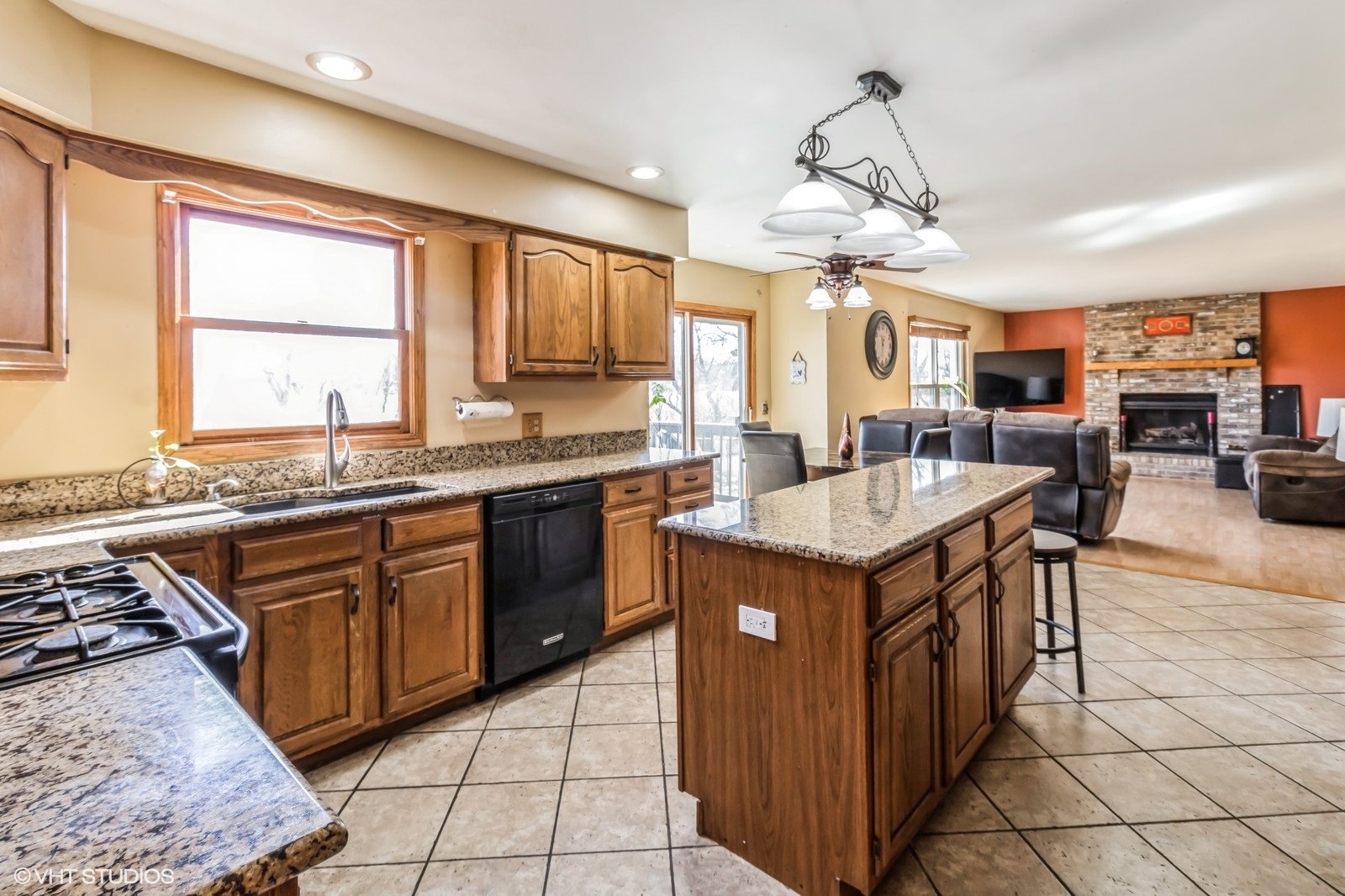 2029 Valley Creek Drive Elgin, IL 60123 - Photo 8 of 27