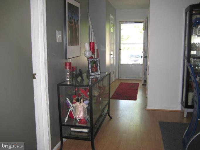 3064 Seminole Road Woodbridge, VA 22192 - Photo 11 of 20 Entrance / Foyer