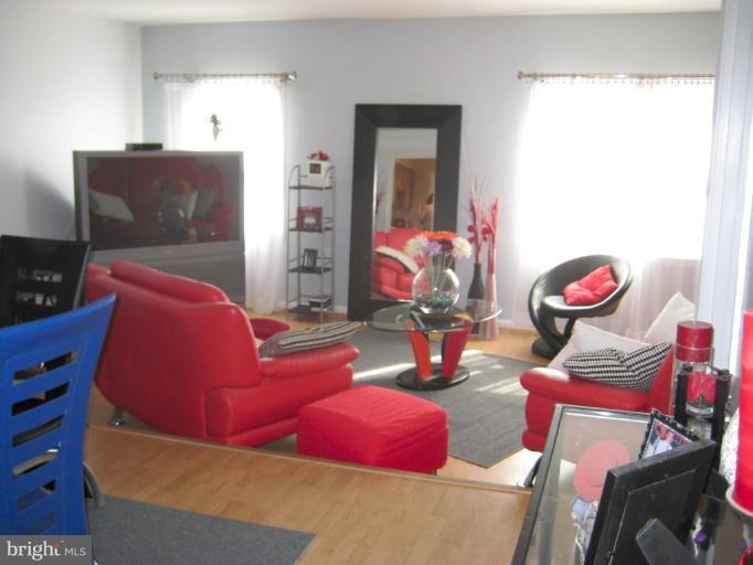 3064 Seminole Road Woodbridge, VA 22192 - Photo 15 of 20 Living Room