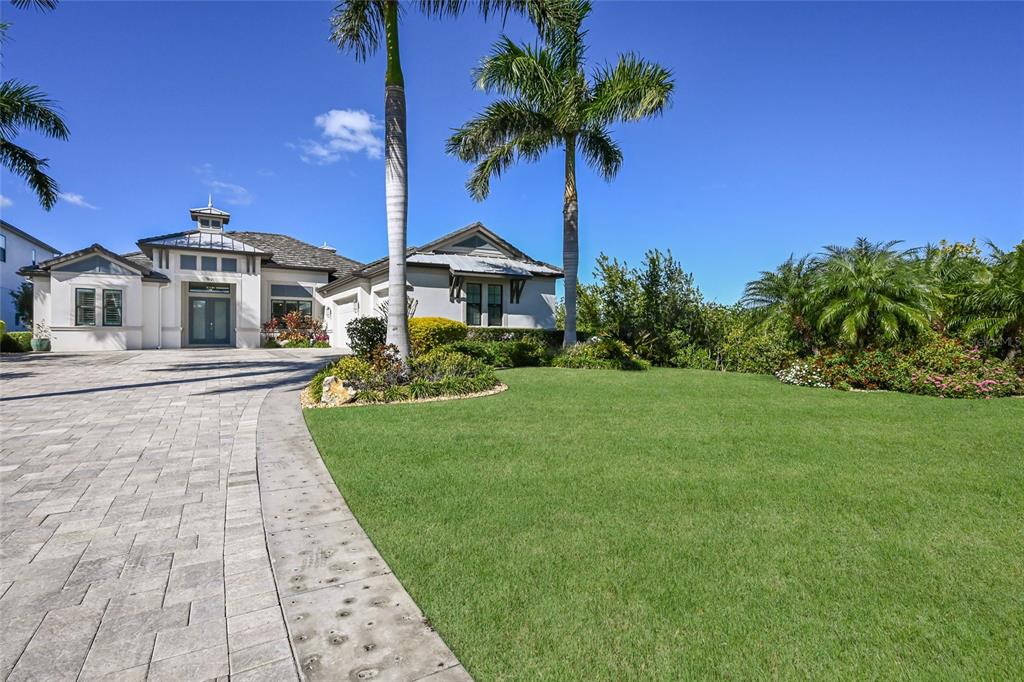 700 Regatta Way Bradenton, FL 34208 - Photo 78 of 78 a front view of a house with a garden