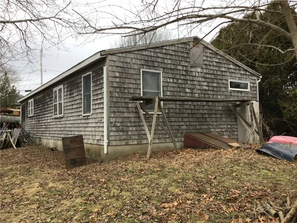 $600,000 | 41 Enfield Avenue, North Kingstown, RI 02852