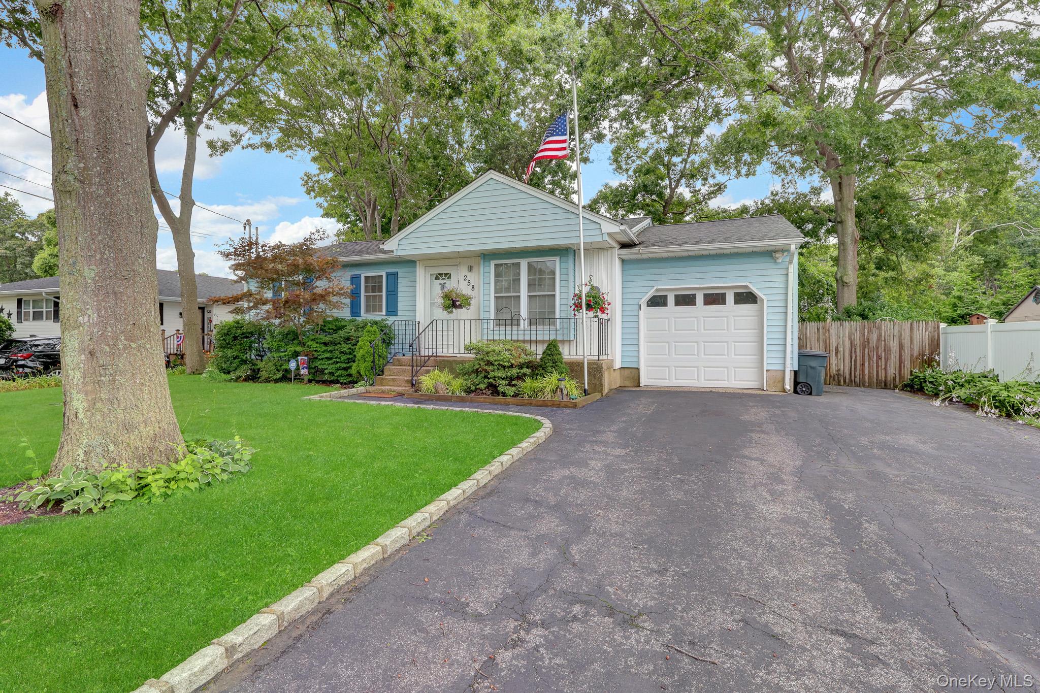 258 Floyd Road Shirley, NY 11967 - Photo 20 of 23