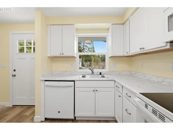 $349,500 | 88002 10th Street, Veneta, OR 97487