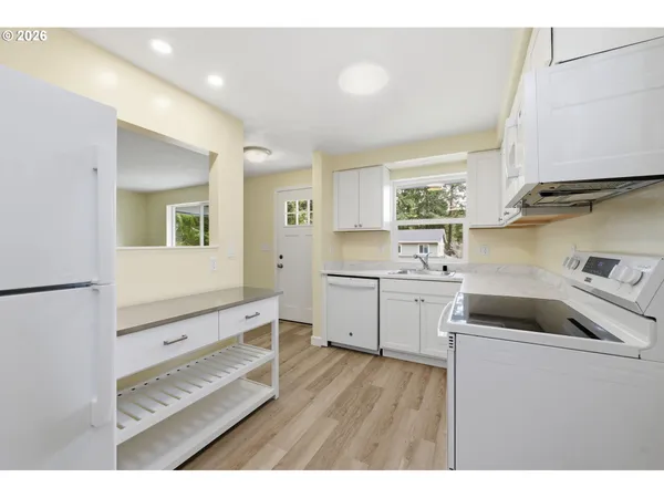 $349,500 | 88002 10th Street, Veneta, OR 97487