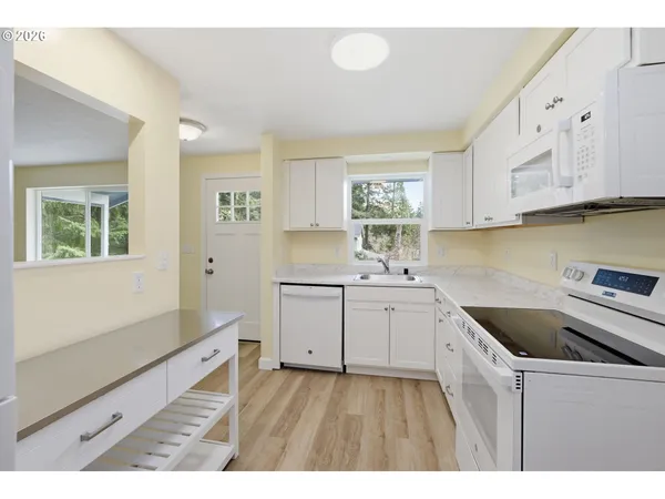 $349,500 | 88002 10th Street, Veneta, OR 97487