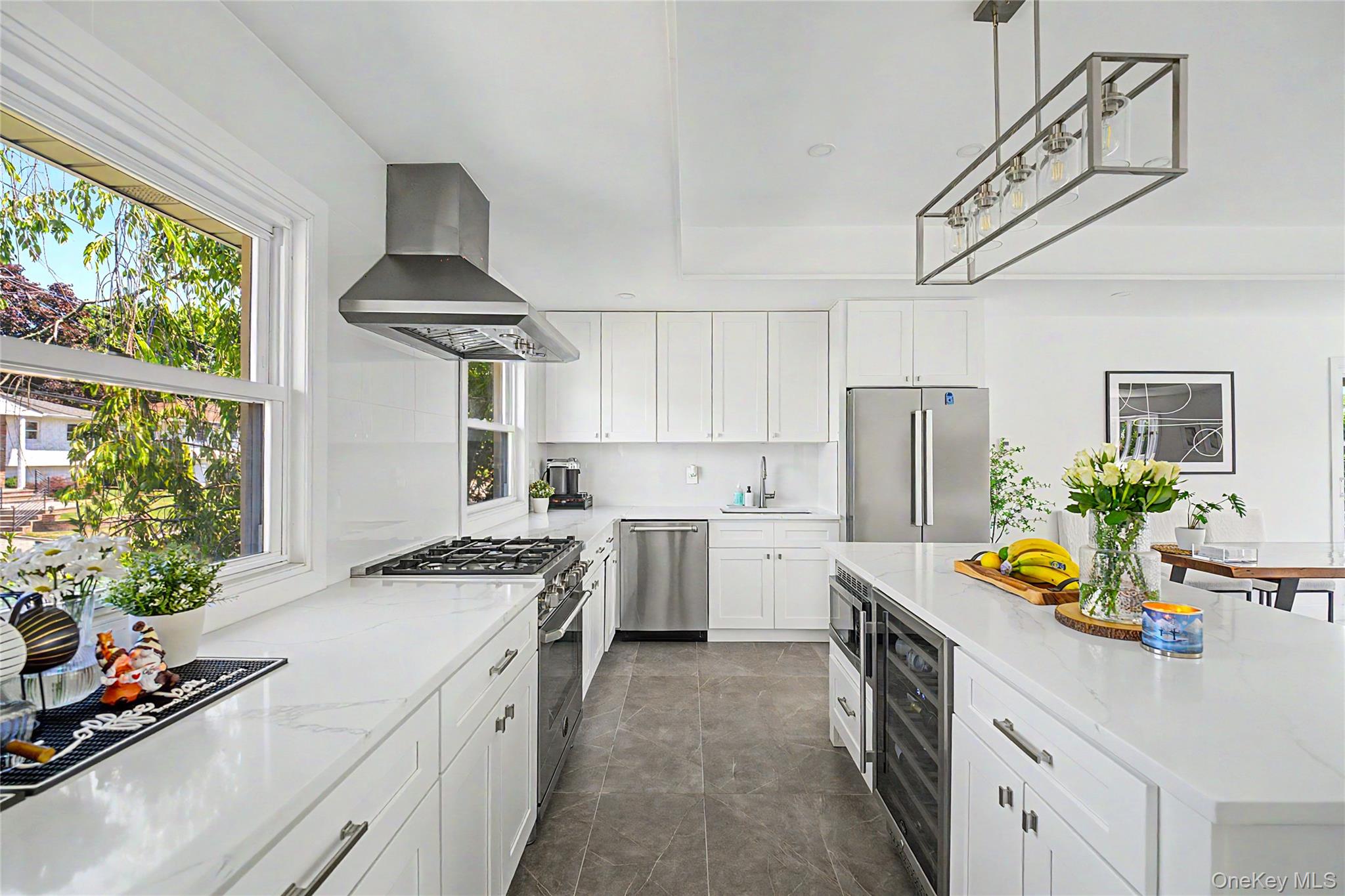 20 Russell Park Road Syosset, NY 11791 - Photo 8 of 42