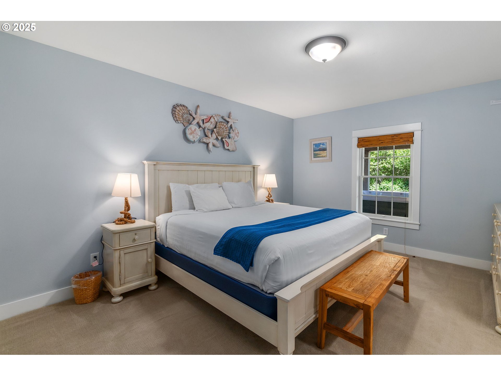 81 Compass Street Pacific Beach, WA 98571 - Photo 25 of 47 a bedroom with a bed and a window