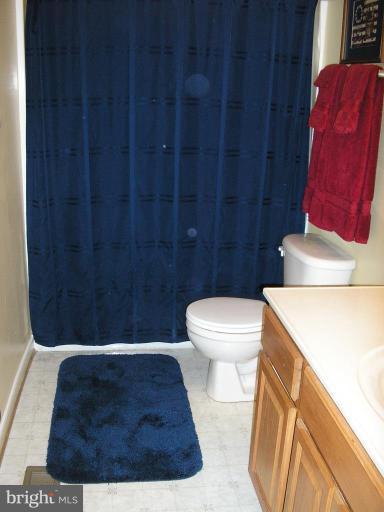 7501 Scotts Farm Road Spotsylvania, VA 22553 - Photo 20 of 23 Full tub bath serves 2nd & 3rd bedrooms