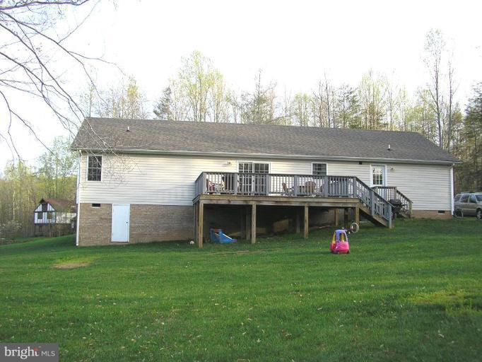 7501 Scotts Farm Road Spotsylvania, VA 22553 - Photo 4 of 23 Wonderful rambler with big deck, great backyard