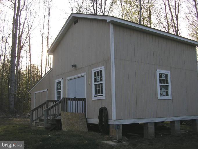 7501 Scotts Farm Road Spotsylvania, VA 22553 - Photo 5 of 23 2 story barn w/workshp overhang for storing equipm