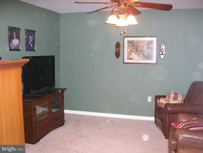 7501 Scotts Farm Road Spotsylvania, VA 22553 - Photo 9 of 23 Living rm with neutral carpet next to center hall