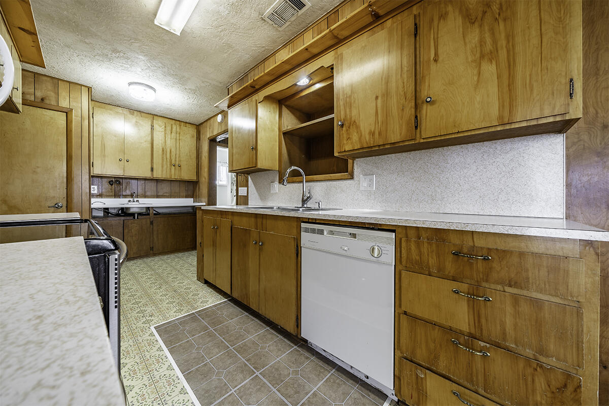 7215 Blackwell Road Central Point, OR 97502 - Photo 11 of 25 photo