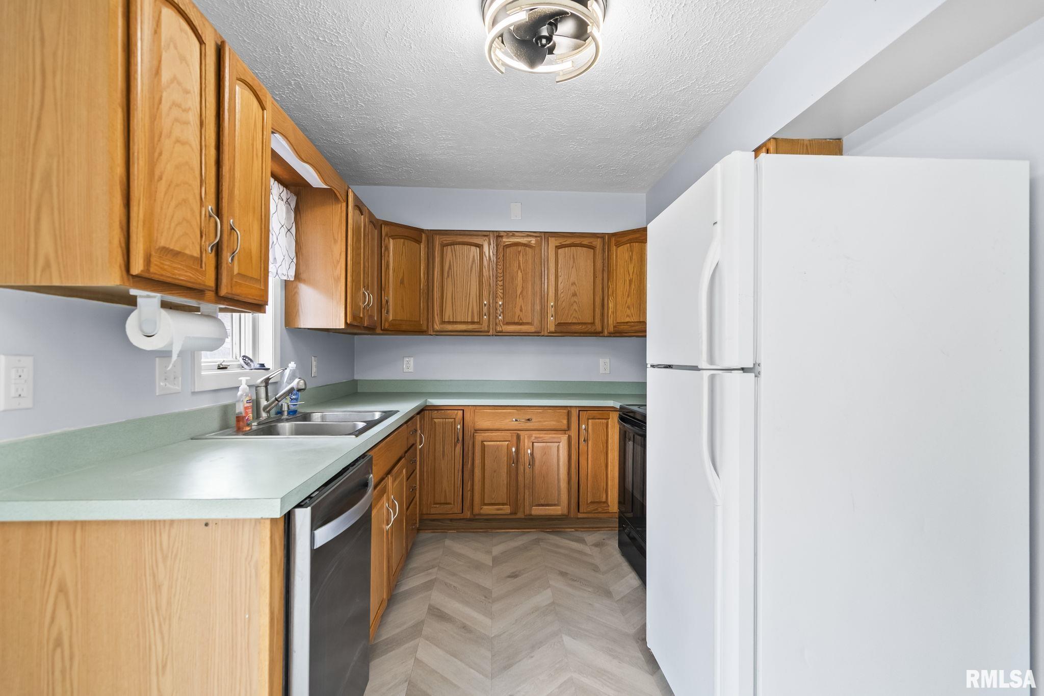 4 North Oxford Road Springfield, IL 62702 - Photo 8 of 32