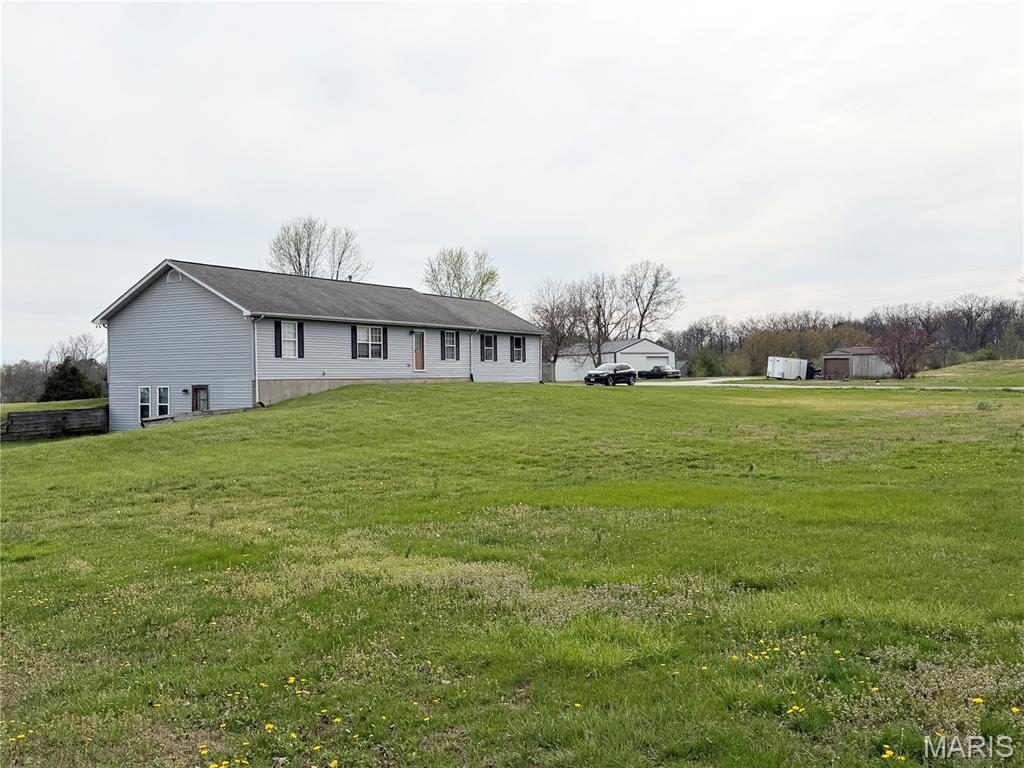 5029 Sportsman Road Waterloo, IL 62298 - Photo 2 of 24