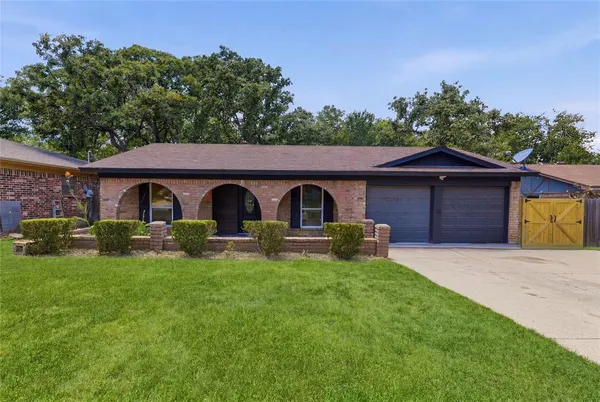 $300,000 | 2706 Mintwood Place, Arlington, TX 76016