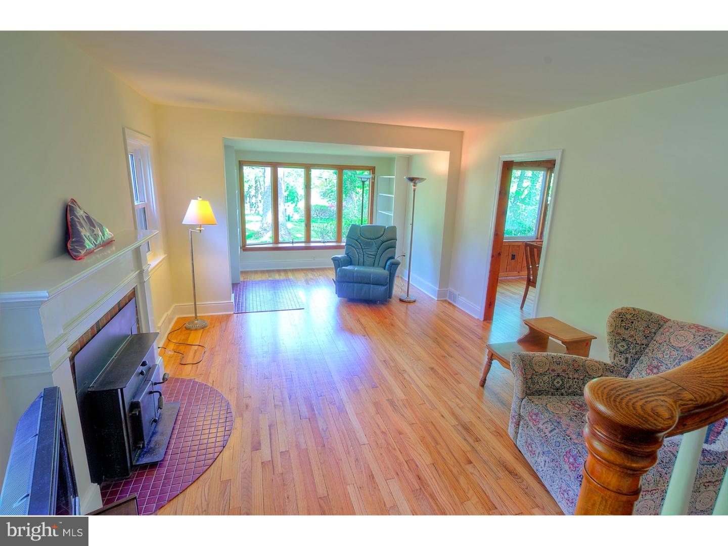 112 Merlin Road Phoenixville, PA 19460 - Photo 4 of 25 Living Room
