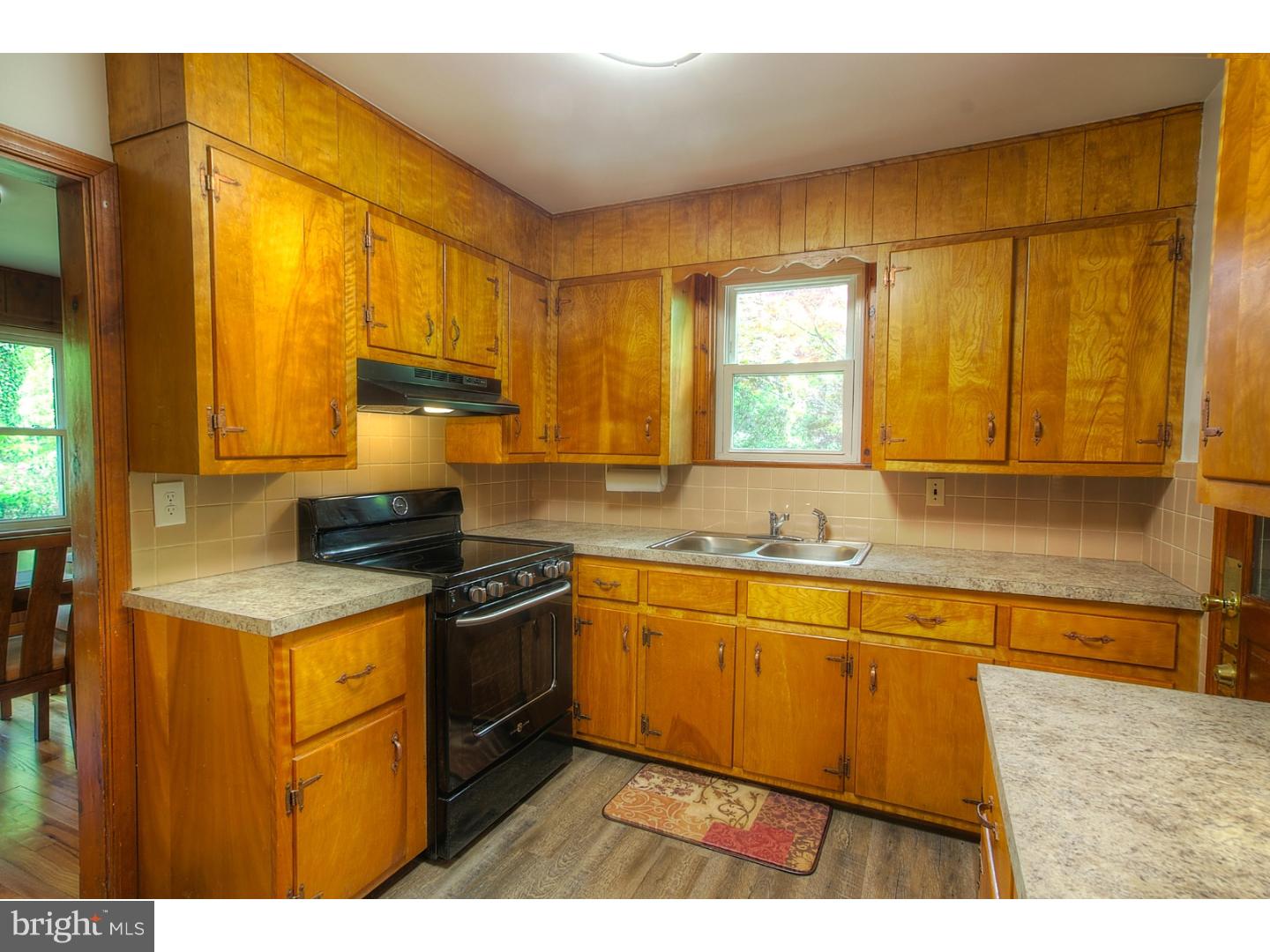 112 Merlin Road Phoenixville, PA 19460 - Photo 8 of 25 Kitchen