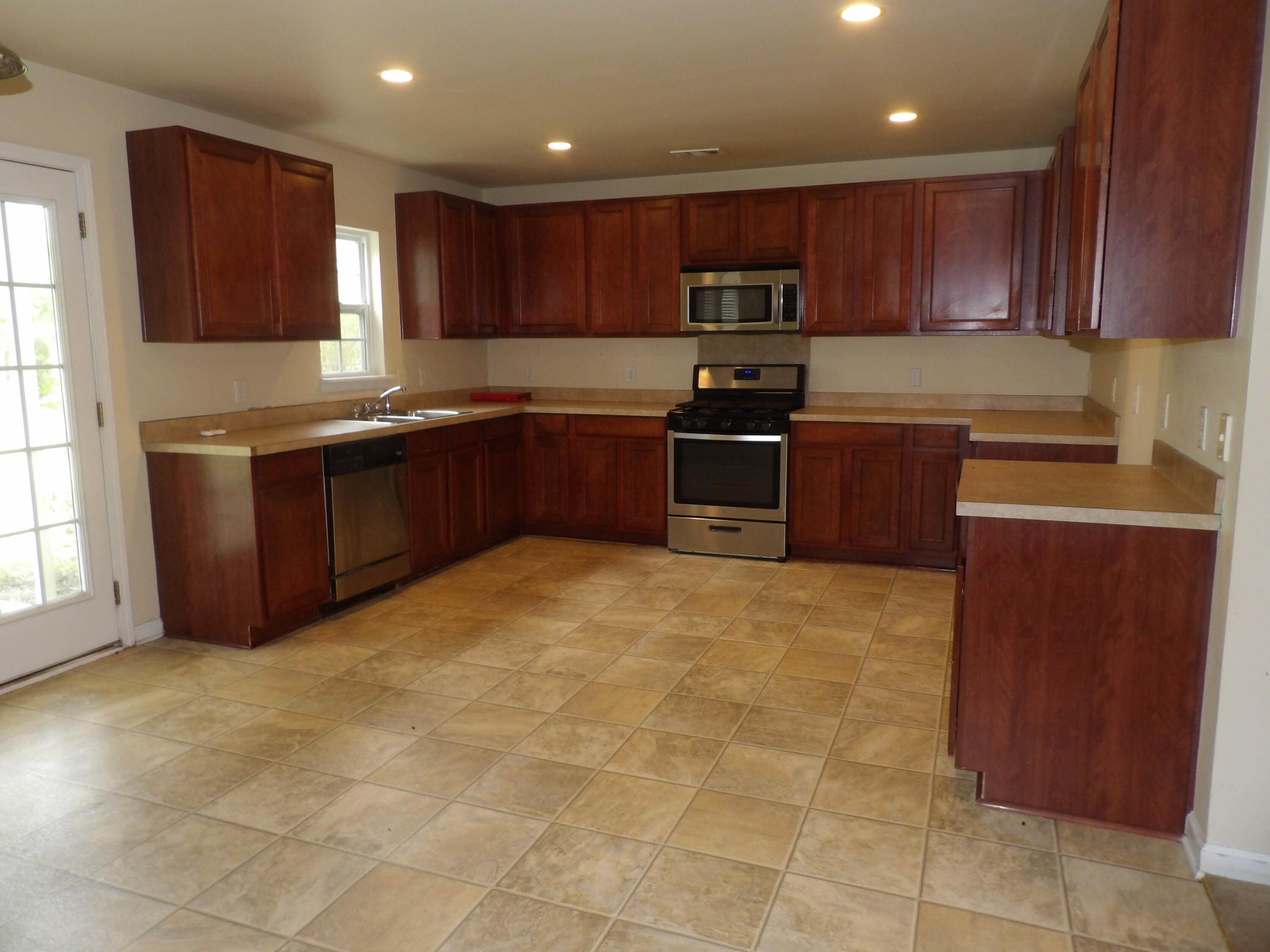 132 Decatur Drive Summerville, SC 29486 - Photo 3 of 16 205