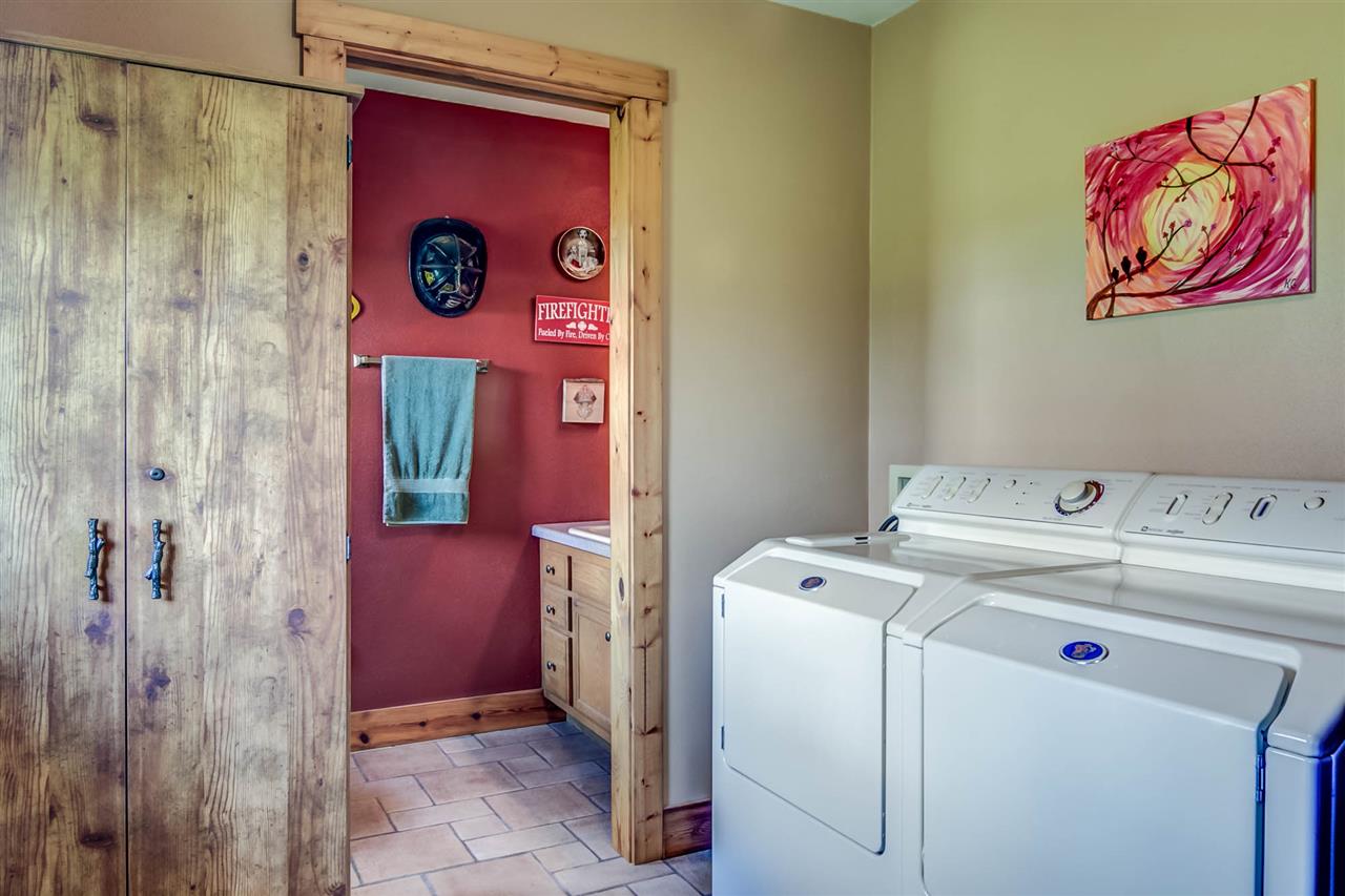 15232 Kelley Road Pecatonica, IL 61063 - Photo 20 of 24 a utility room with dryer and washer