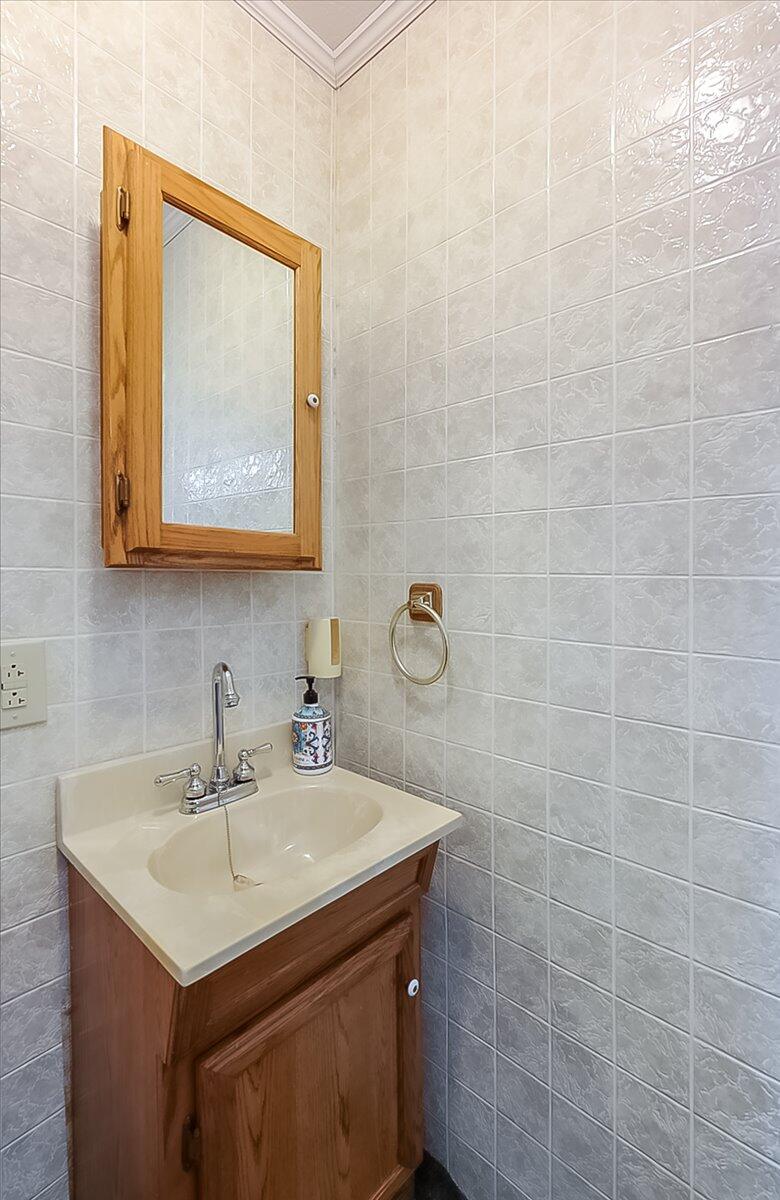5376 Stewart Road Lexington, KY 40516 - Photo 72 of 98 AUD - Full Bath