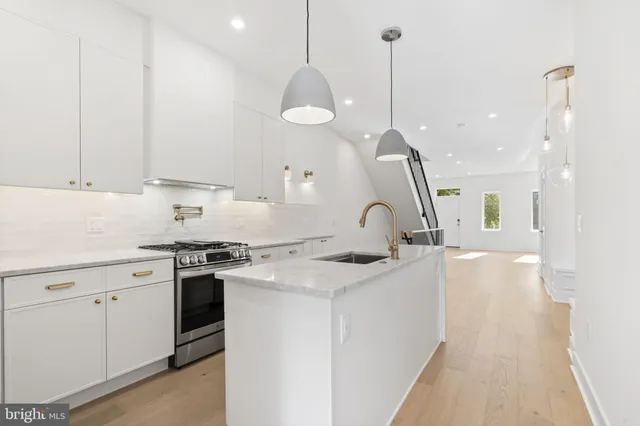 $824,900 | 1002 South 25th Street, Philadelphia, PA 19146