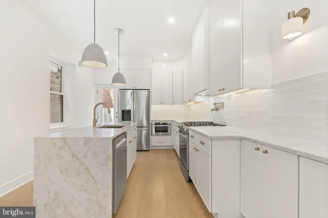 $824,900 | 1002 South 25th Street, Philadelphia, PA 19146