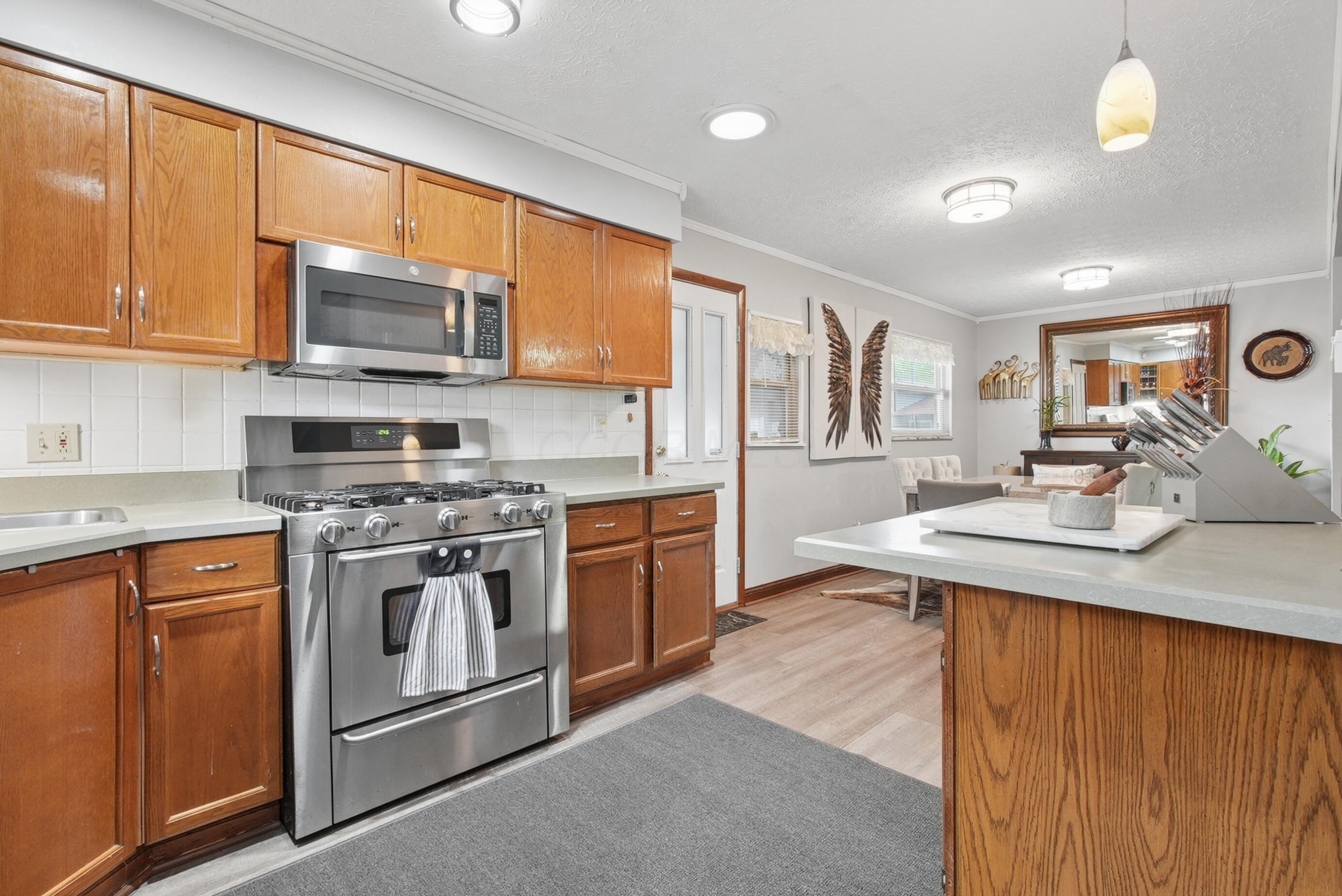 1636 Courtright Road Columbus, OH 43227 - Photo 9 of 35 Kitchen