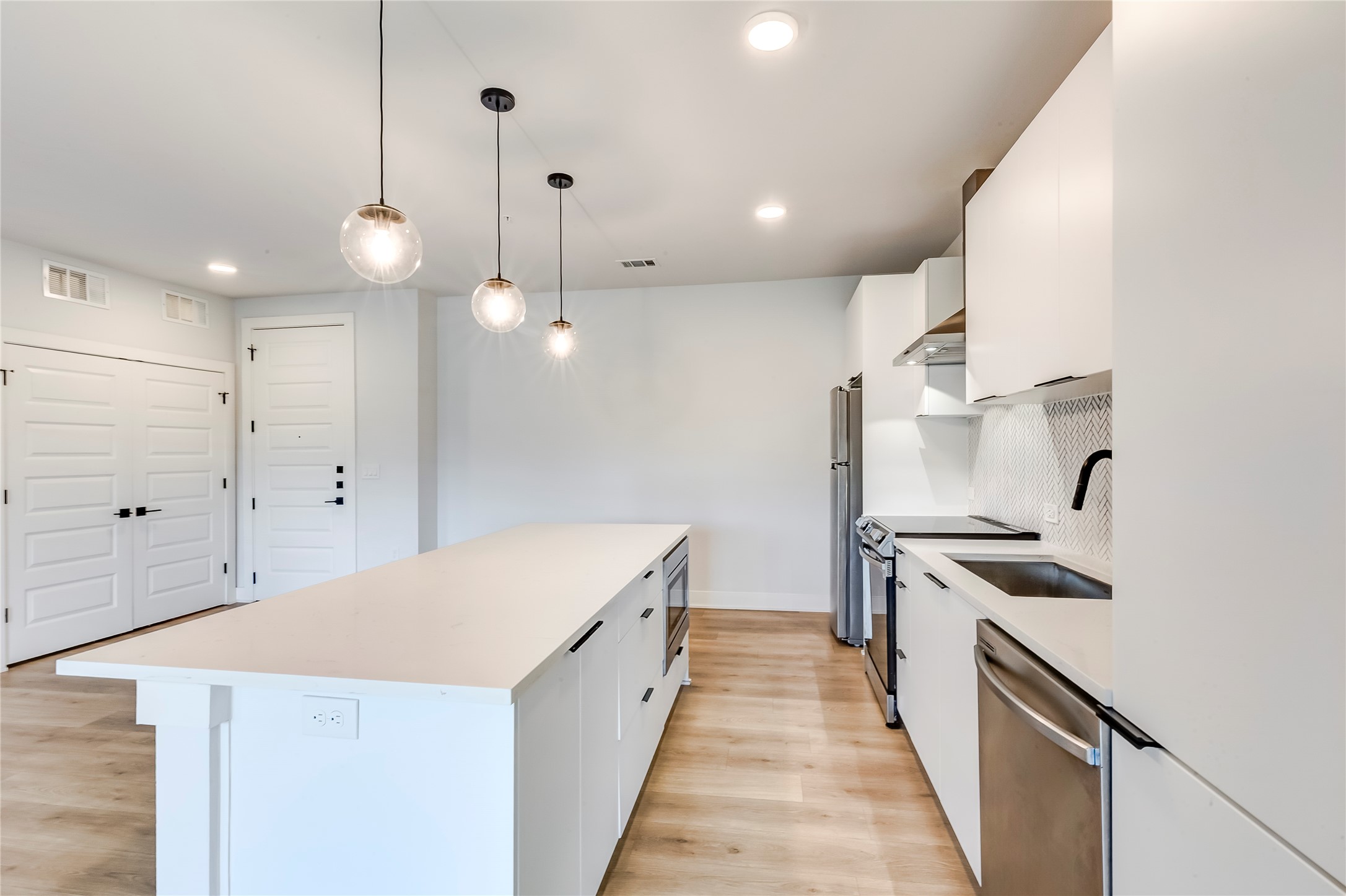 2500 Longview Street, Unit 402 Austin, TX 78705 - Photo 9 of 27